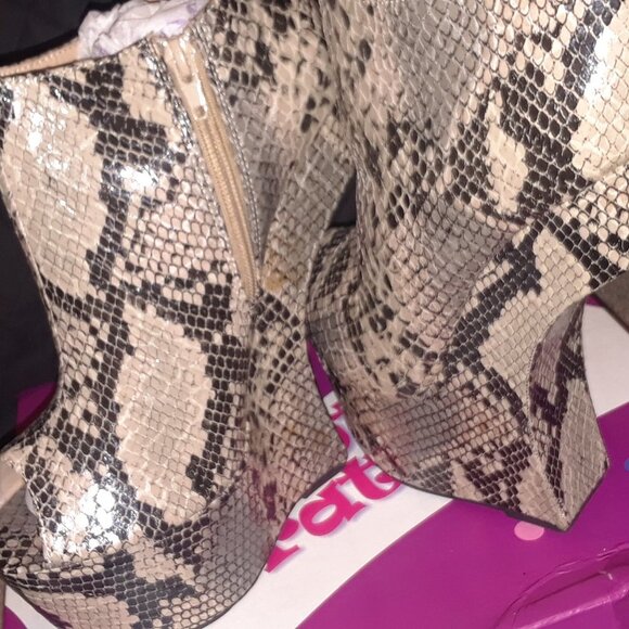 Privileged " ASASSYN" Shootie Bootie - Picture 3 of 4